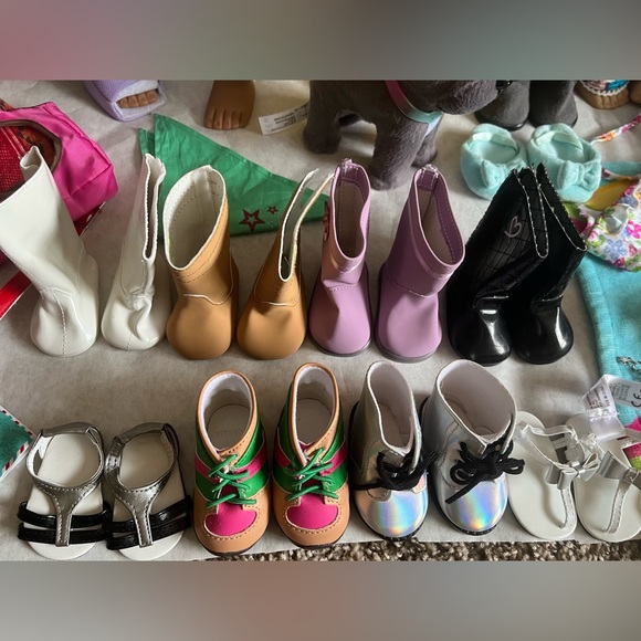 3 American Girl Dolls with accessories - Picture 8 of 16